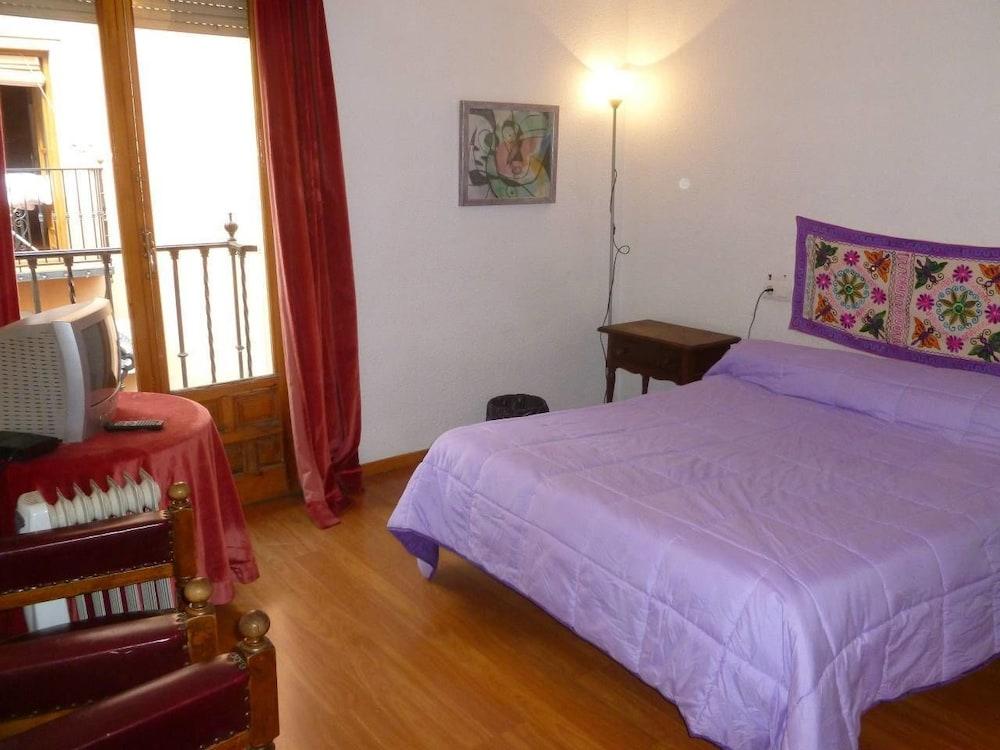 El Cascabel Pensión Granada
